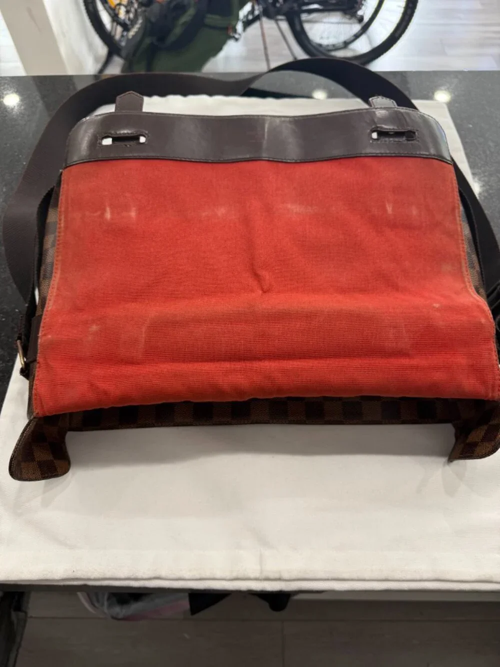Share Louis Vuitton Damier Ebene Broadway Messenger Bag